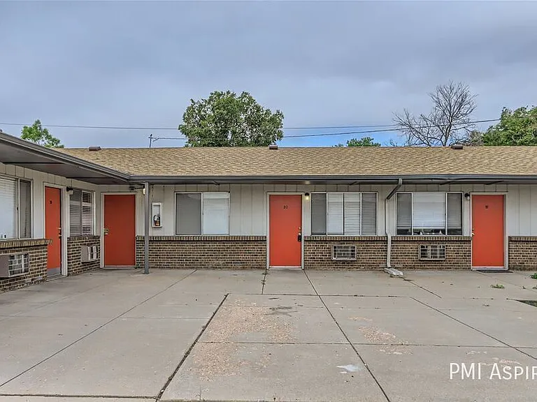 Keri Lyn Apartments — Photo 7