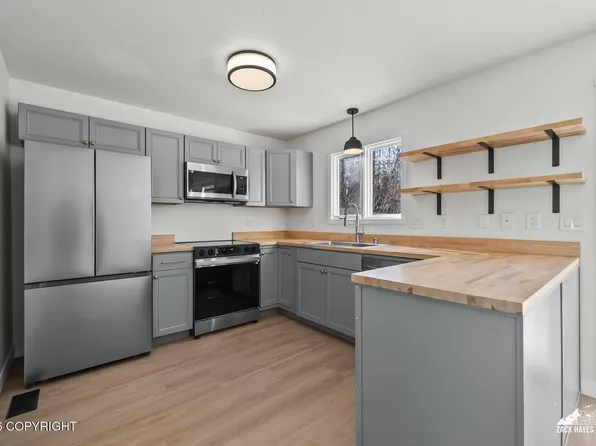 8500 Moss Ct #13, Anchorage, AK 99504