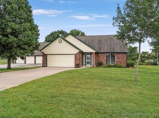 10672 Canyon Oaks Ct, Claremore, OK 74017