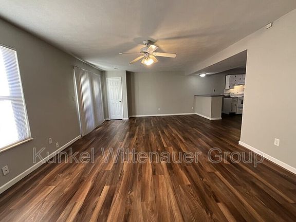 5th image of 415 Williamsburg Dr