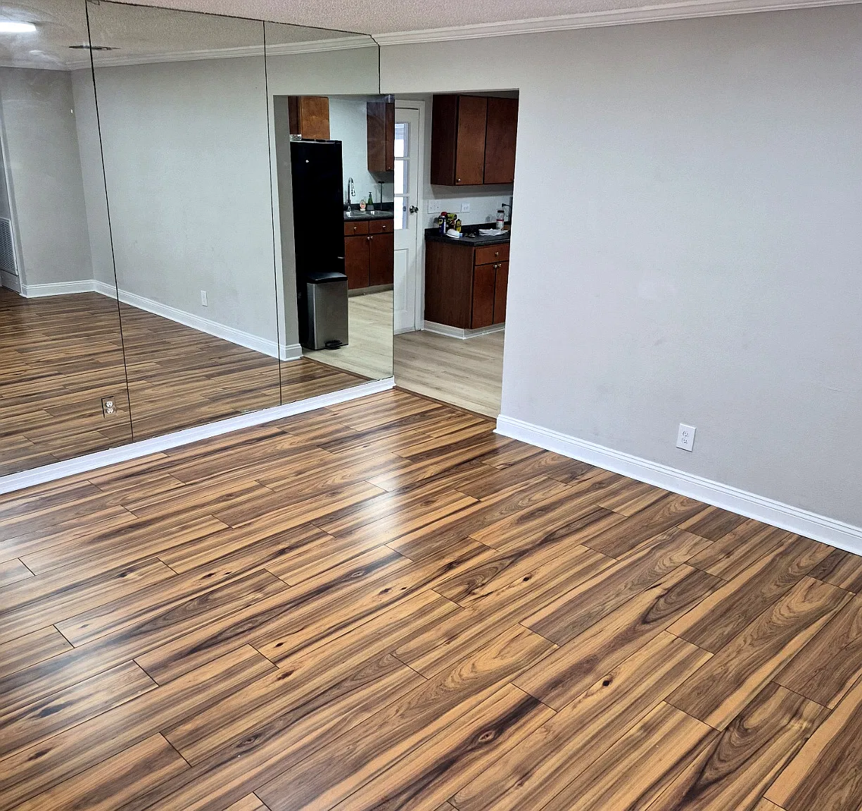 4310 S Thatcher Ave — Photo 4