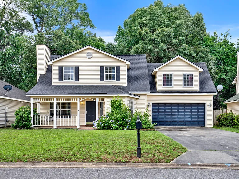 128 Saint Ives Dr — Photo 1