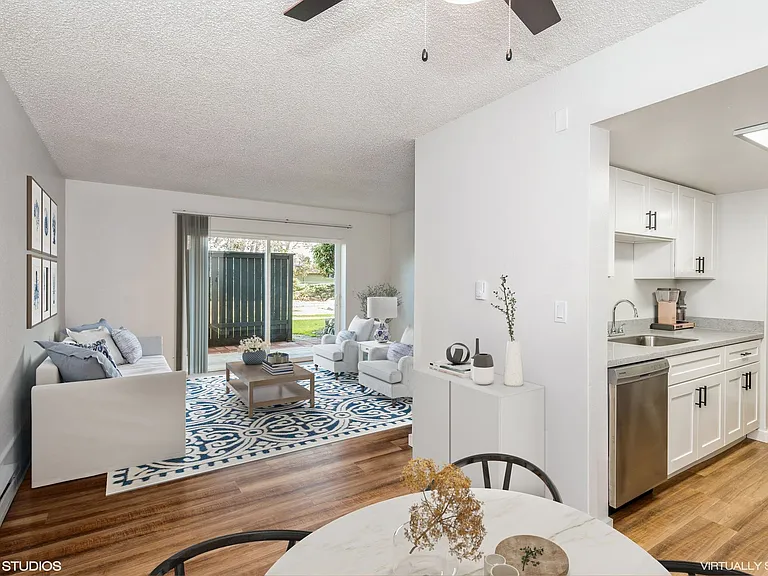 Oak Terrace — Photo 10