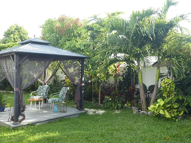 3240 SW 66th Ter — Photo 25