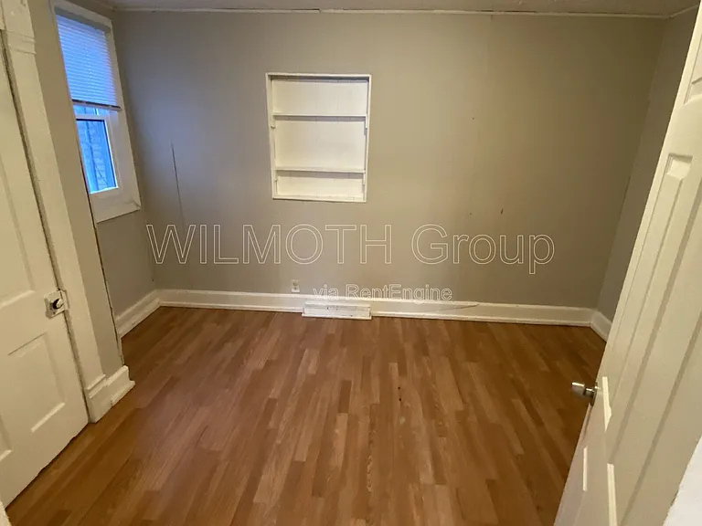 918 W 27th St — Photo 8