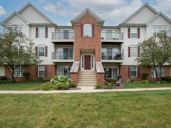 680 Mill Cir Unit 203, Wheeling, IL 60090