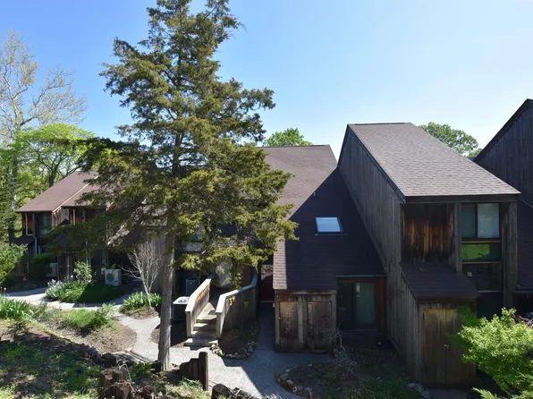 9331 S Pointe Lasalles Dr, Bloomington, IN 47401