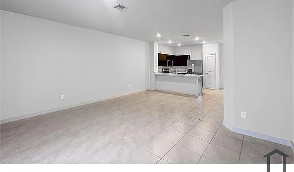 60 Bandol St
