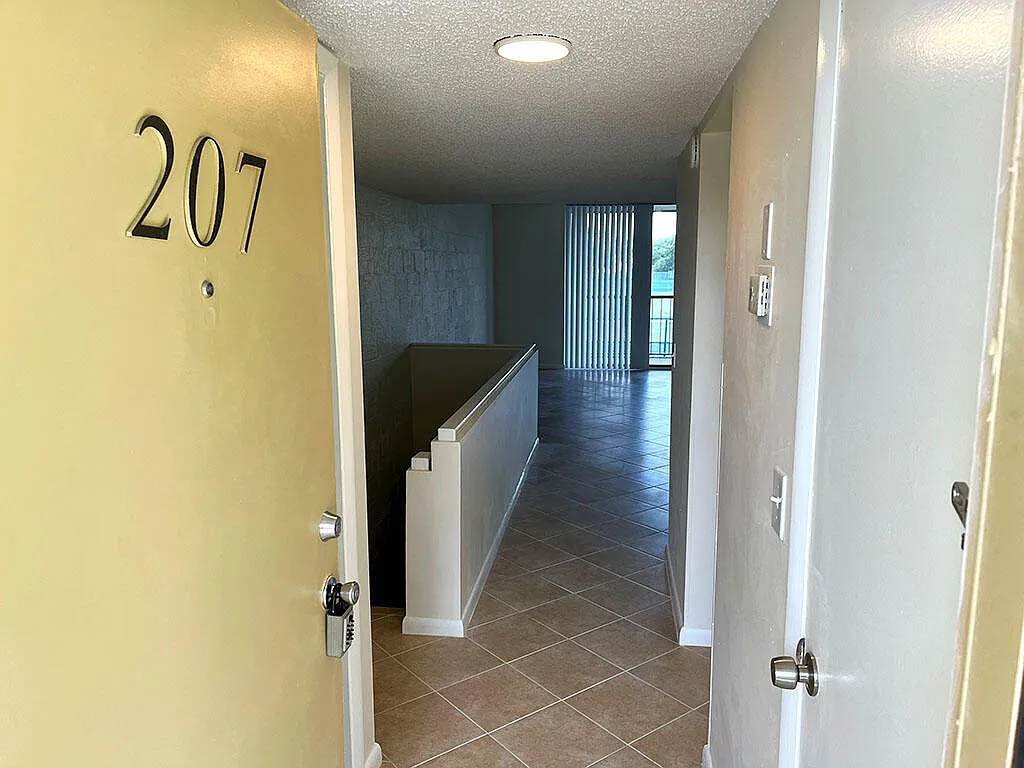 2 bed, 1.5 bath, 1068 sqft, $1,995 — Photo 2