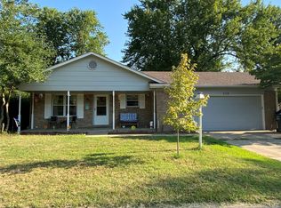 208 W 17th St, Owasso, OK 74055