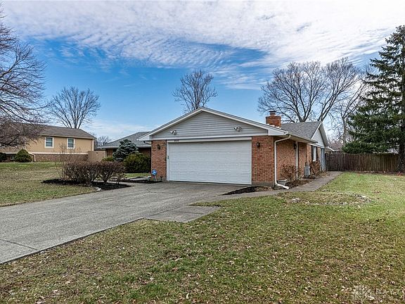 3rd image of 8600 Garnet Dr
