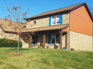 208 Wild Cherry Ln, Swansea, IL