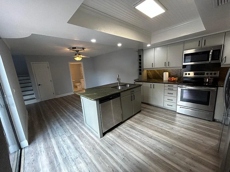 1426 Oxford Ln — Photo 27