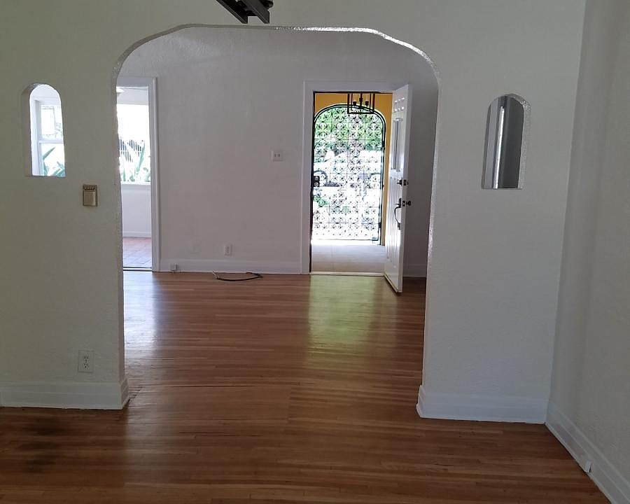 Dining room through to front gate