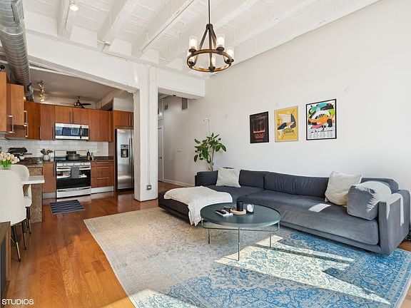 4th image of 1927 N Milwaukee Ave APT 301
