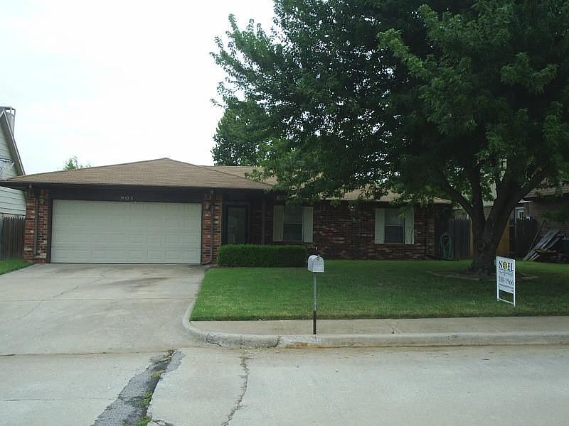 1st image of 901 Cherrywood Ln