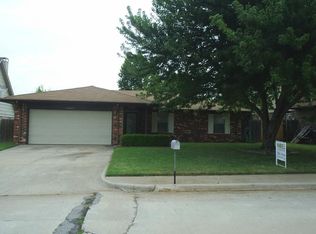 901 Cherrywood Ln, Yukon, OK 73099