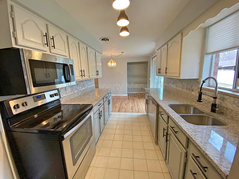 10640 W 62nd Pl — Photo 10