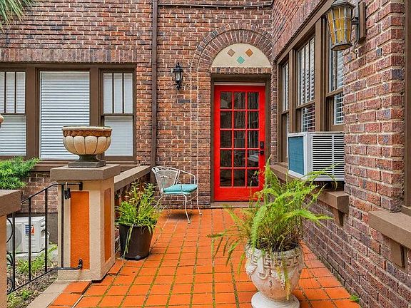 3rd image of 2738 Riverside Ave #6