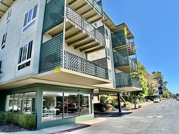 4th image of 800 N Delaware St APT 205