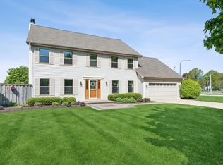 2001 Lakeview Ct, Naperville, IL 60565