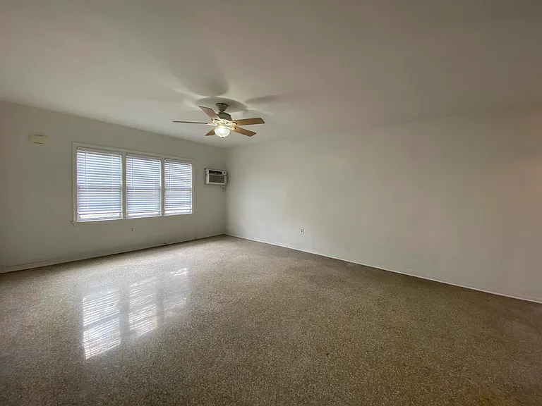 1020 NE 3rd St #1020 — Photo 6