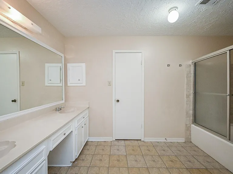 7918 Chancel Dr — Photo 16