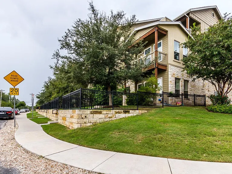 2520 Bluebonnet Ln #8 — Photo 24