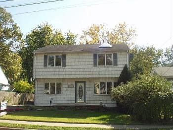 1st image of 32-10 Nicholson Dr #1X