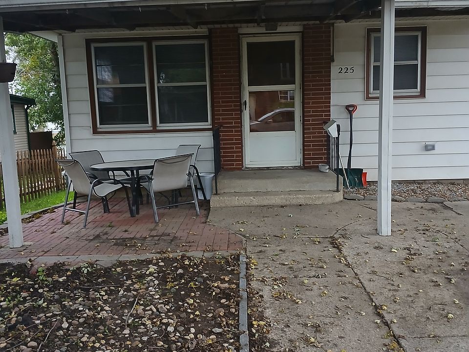 1st image of 225 E 2nd St
