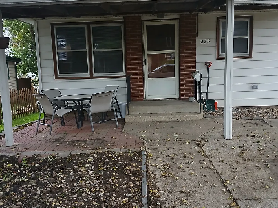 225 E 2nd St
