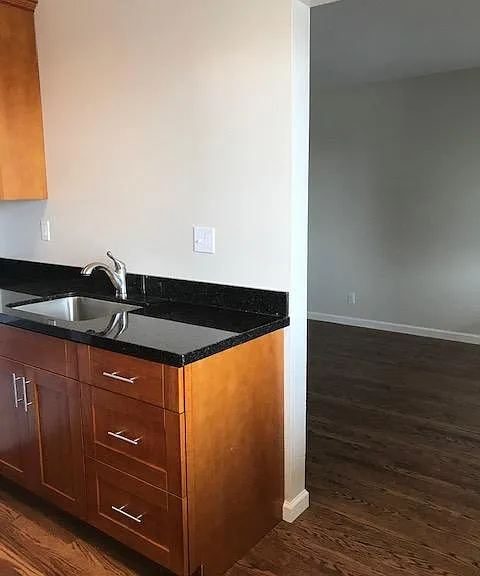 1296 Laurel St #6 — Photo 3