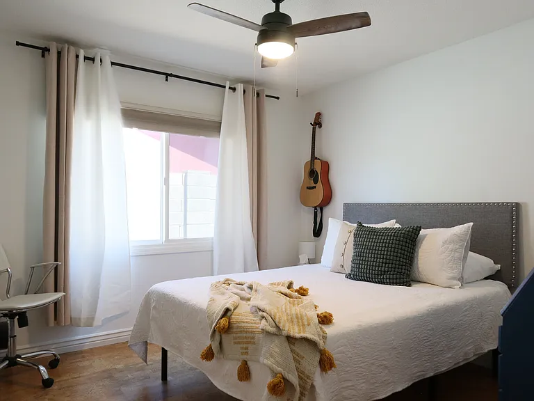 E Corrine Dr — Photo 2