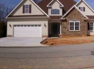 90 Woodbriar Rd, Winston-Salem, NC 27106