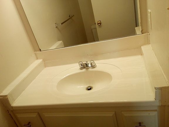 5th image of 301 Hal Muldrow Dr APT 913