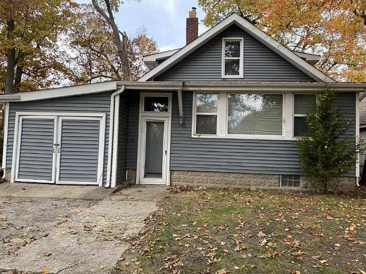 1st image of 611 Oakcrest Ln