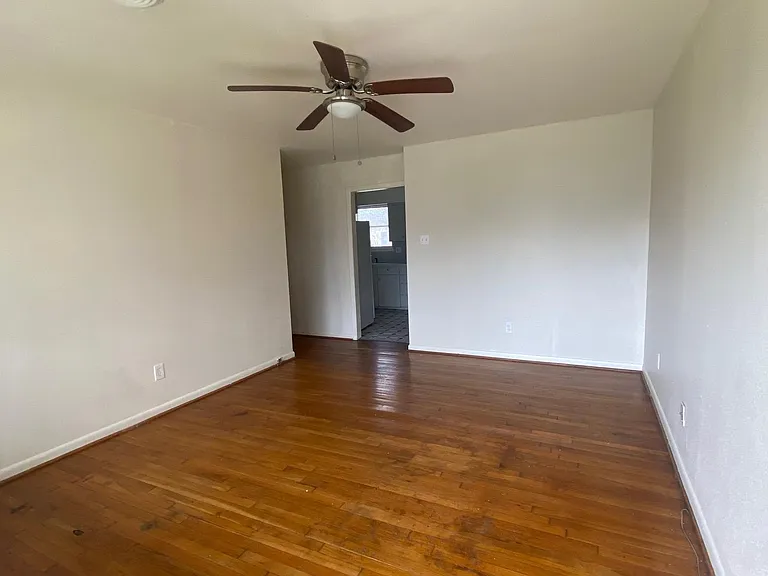 904 Mary St — Photo 5