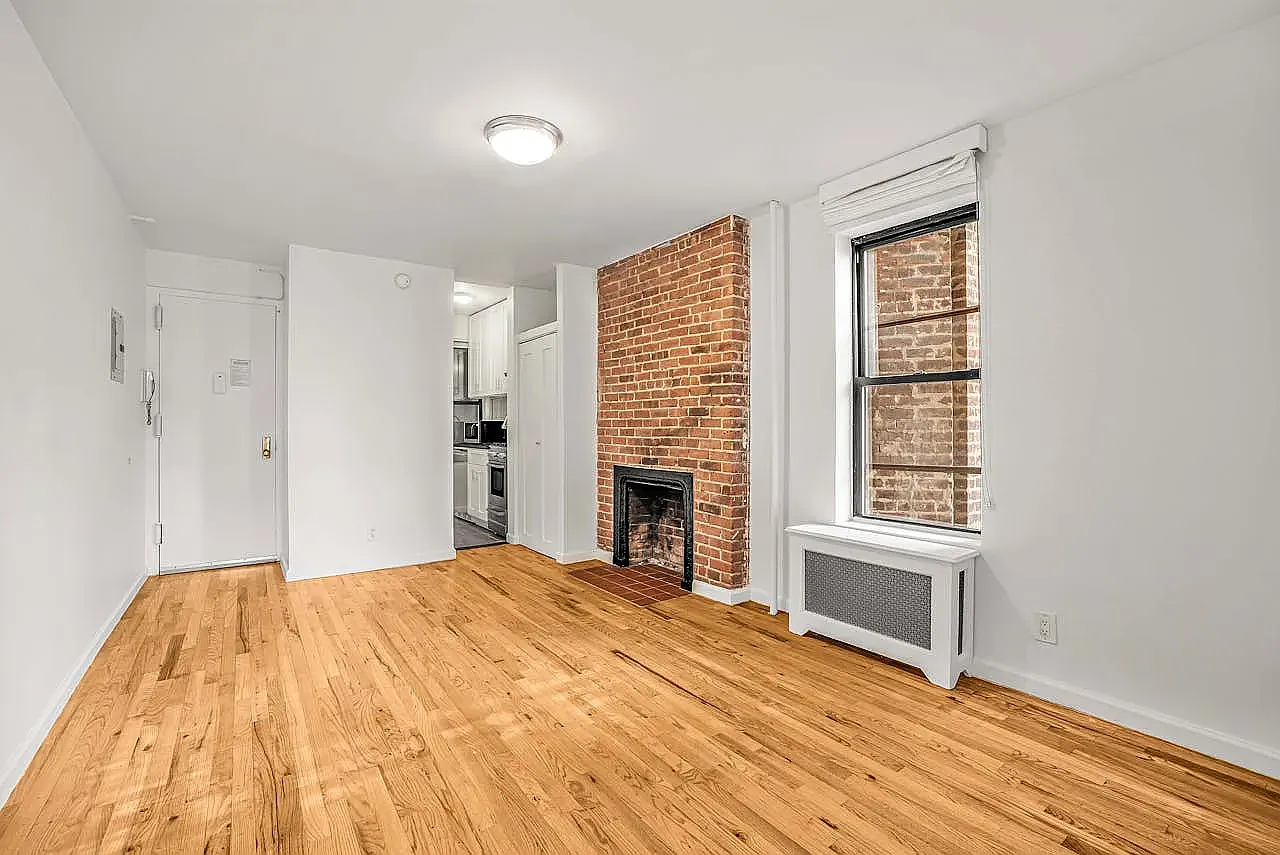 20 Cornelia Street — Photo 2