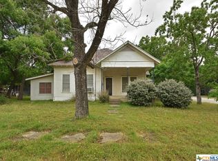 721 E Fannin St, Luling, TX 78648