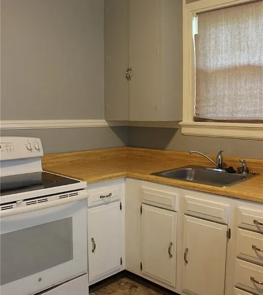 2300 Farrand St — Photo 11