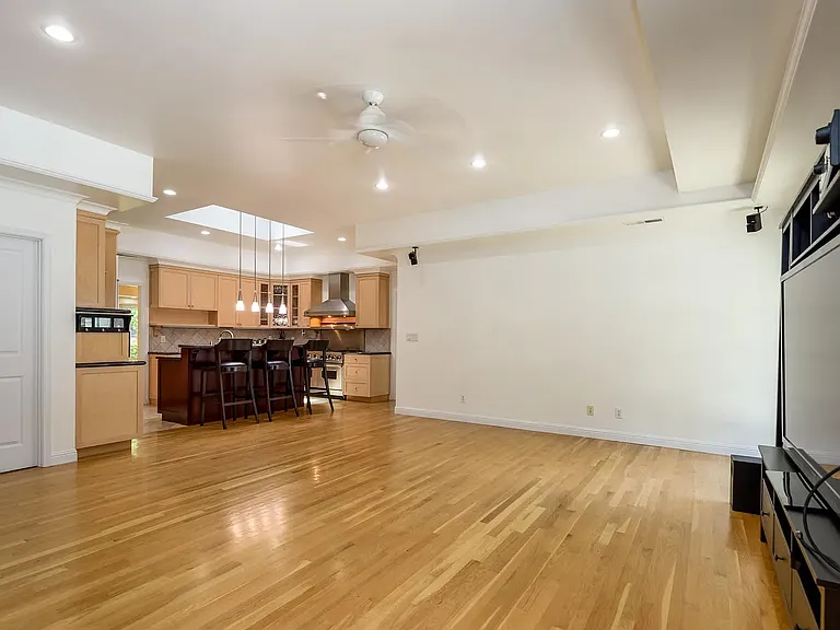 71 Douglass Way — Photo 21