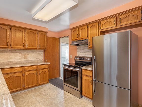 5th image of 1631 S Walden Ave