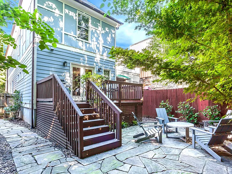 235 Corley St NE — Photo 4