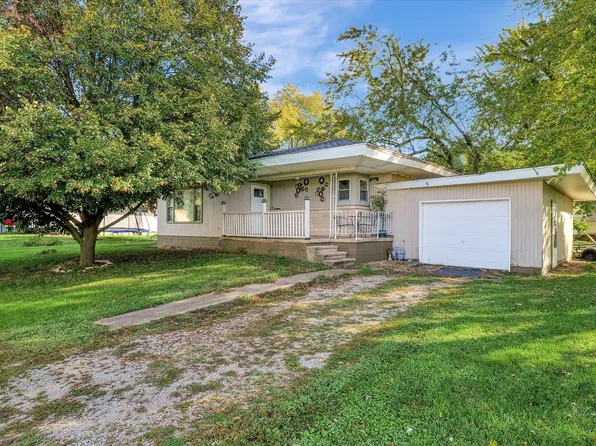 20 Westwood St, Weldon, IL 61882