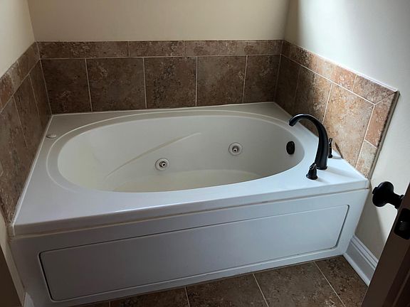 4th image of 229 Rosemary Pl