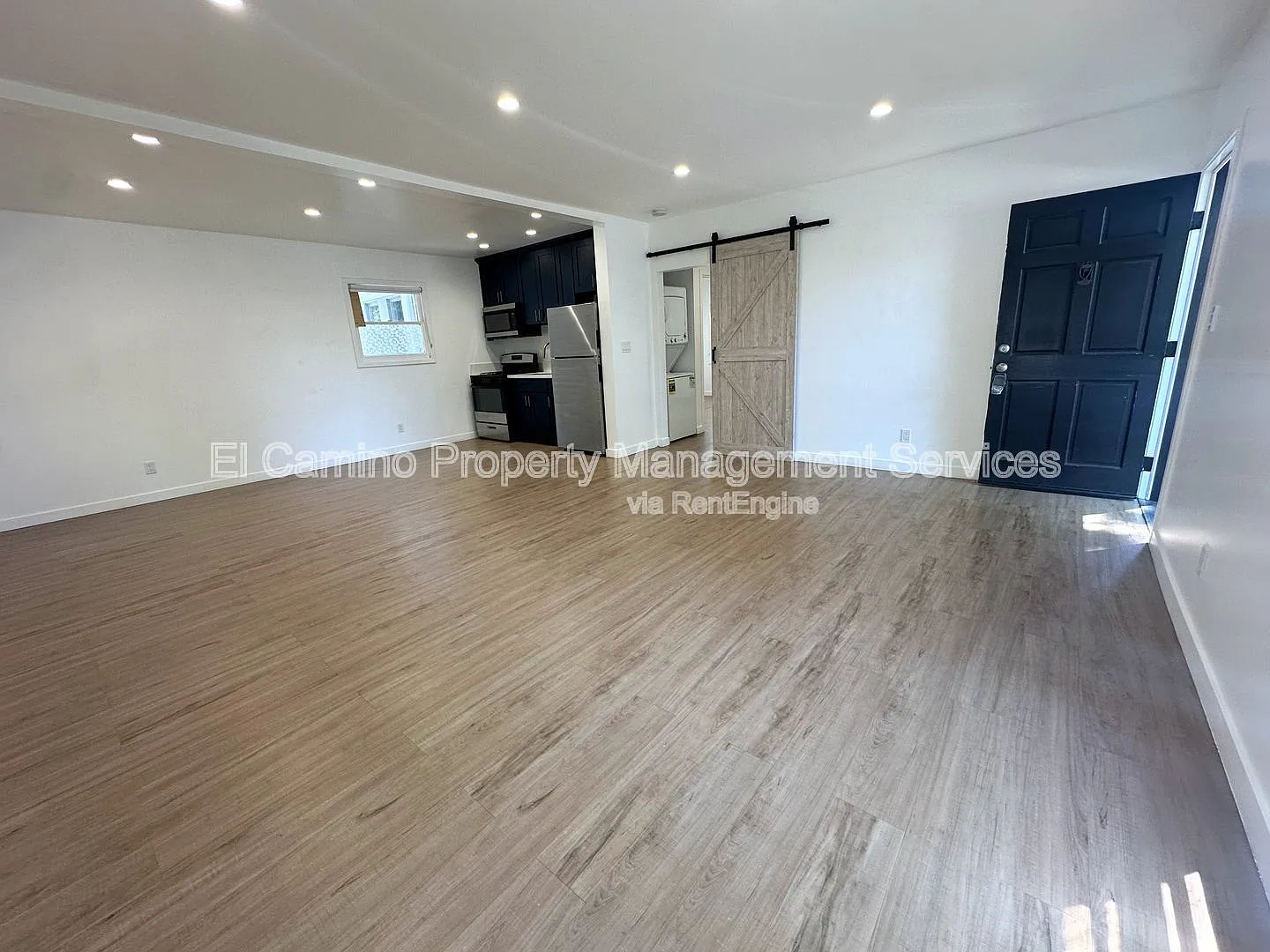 425 E Wellington Ave — Photo 2