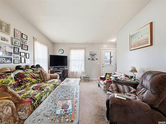 5th image of 409 8th AVENUE W