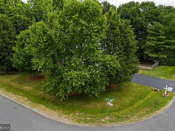 3rd image of 6015 New Pembrook Ln