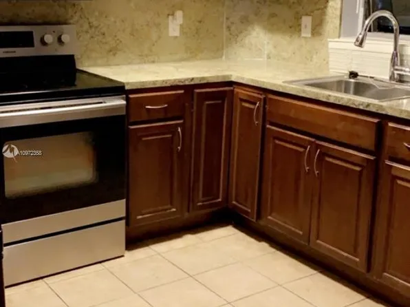 900 Tallwood Ave APT 303, Hollywood, FL 33021