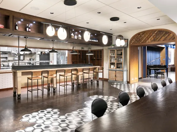 21 West End Avenue image 38 of 40